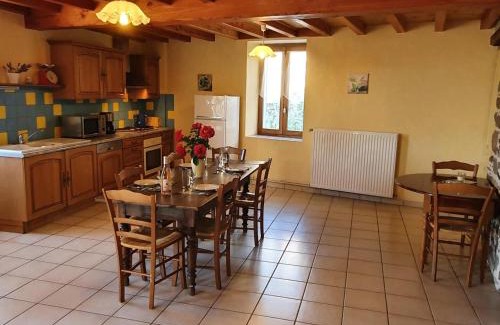 Saint-Paul-de-Vezelin Maison | Grande maison de campagne avec cheminée, jardin et Wifi - FR-1-496-273