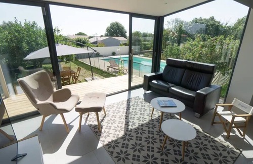 Quartier du Stade Maison | Grande Maison Pour 11 Personnes Avec Piscine, à 200m de la Plage !