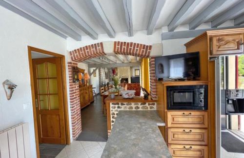 La Gonfriere Appartement | Grande maison de campagne avec studio, nature, confort et loisirs à 5 km, 4 chambres, jardin clos - FR-1-497-182