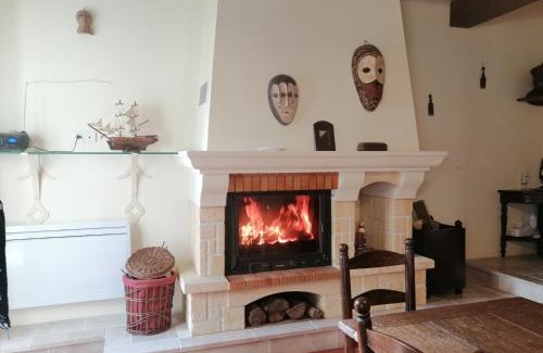 Lacapelle-Biron Maison | Grande maison de ville avec cheminée et loggia