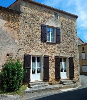 Lacapelle-Biron Maison | Grande maison de ville avec cheminée et loggia