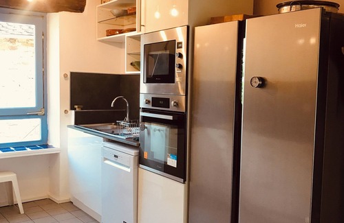 Valady Maison | Grande maison, en pleine campagne, avec piscine en été et jacuzzi en hiver