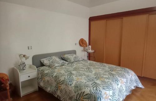 Saint-Gaultier Maison | Grande Maison Familiale avec Piscine et Parking à Saint-Gaultier - FR-1-591-753