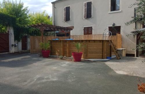 Saint-Gaultier Maison | Grande Maison Familiale avec Piscine et Parking à Saint-Gaultier - FR-1-591-753