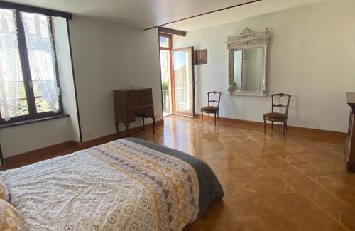 Saint-Gaultier Maison | Grande Maison Familiale avec Piscine et Parking à Saint-Gaultier - FR-1-591-753