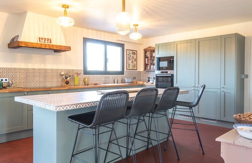 Baron Villa | Grande maison familiale avec piscine et terrain arboré