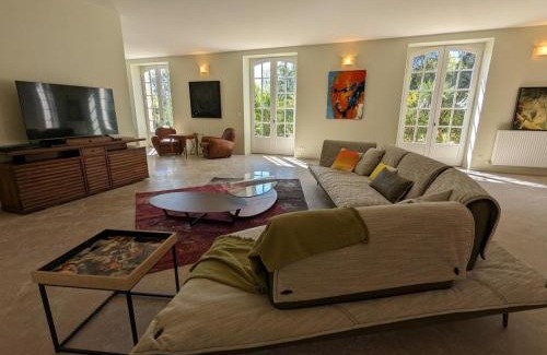 Pranzac Maison | Grande maison familiale avec piscine chauffée, wifi et parking à Pranzac - FR-1-653-284