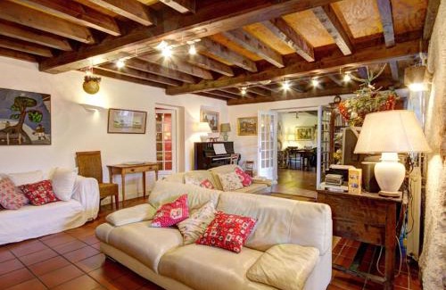 Saint-Alban-les-Eaux Maison | Grande maison avec jardin, cheminée et jeux d'enfants, idéale pour des vacances au calme - FR-1-496-95