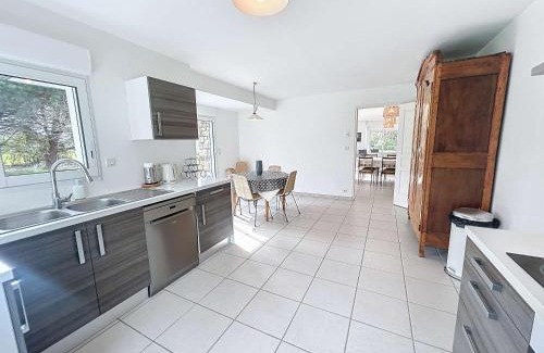 Carolles Maison | Grande maison près plage Carolles, 5 chambres, jardin, parking, wifi gratuit – 10 pers. - FR-1-361-537