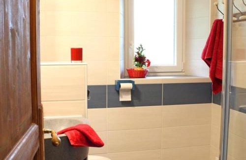 Trezelles Maison | Grande maison rénovée avec jardin clos, idéale pour familles et amis, équipements variés, animaux acceptés - FR-1-489-50