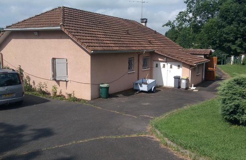 Salies-de-Bearn Appartement | Grande maison sur 2000 m2 de terrain avec un studio amenage pour 2 personnes2
