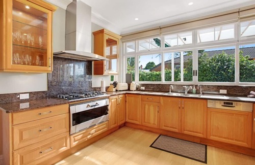 Greenlane Maison | Grande Vista 5Br Manor with Pool & Mt Eden Views