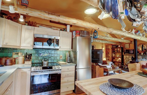 Phoenicia Cabine | Grandview Cabin is in Woodland Valley in the High Catskill Mountains