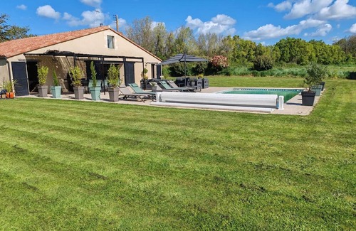 Chateau-d'Olonne Maison | Grange de charme avec piscine et jardin, idéale pour vos vacances aux Sables-d'O
