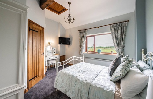 Norwich Autre | Grange Farm House | Large Farm House in the Norfolk Countryside!