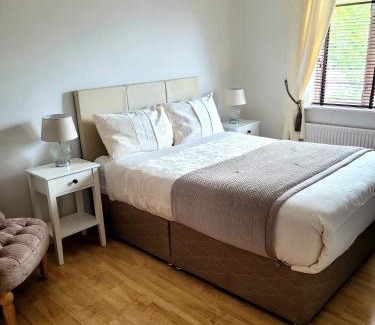 Merlin Park Lit Et Petit-Déjeuner | Grange House B&B