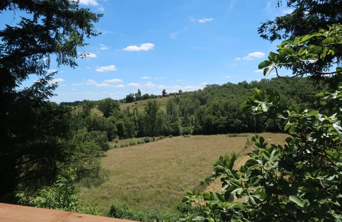Saint-Bonnet-la-Riviere Maison | Grange La Rouge - gîte Corrèze Vue imprenable sur la nature environnante !