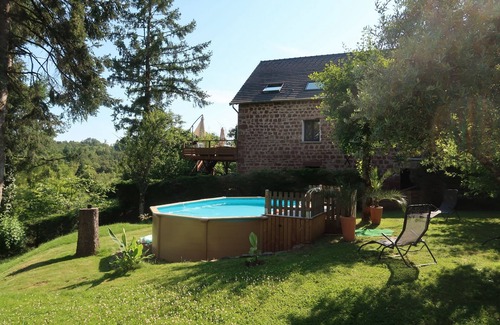 Saint-Bonnet-la-Riviere Maison | Grange La Rouge - gîte Corrèze Vue imprenable sur la nature environnante !