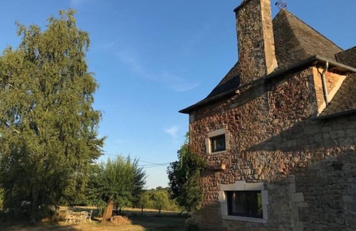 Mondalazac Maison | Grange Reformée en Pleine Nature