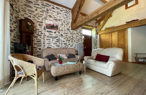 Retournac Maison | Grange restaurée avec terrasse et wifi à La Bastide - FR-1-582-178