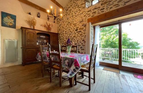 Retournac Maison | Grange restaurée avec terrasse et wifi à La Bastide - FR-1-582-178