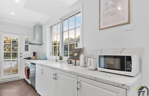 Gordon Maison | Granny Flat with Pool at the heart of Gordon