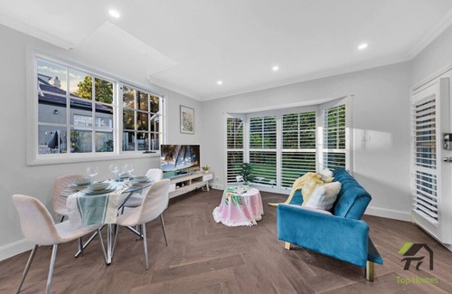 Gordon Maison | Granny Flat with Pool at the heart of Gordon