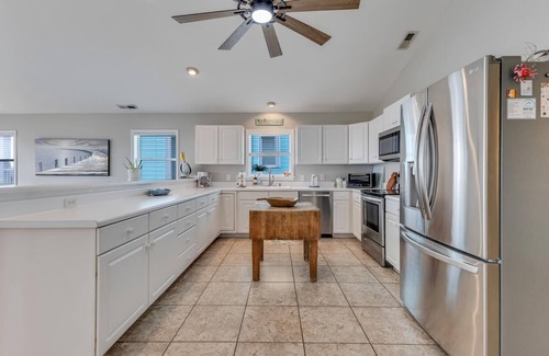 Carolina Beach Maison | Granny's Place - Oceanfront Home with Private beach access & Large Decks