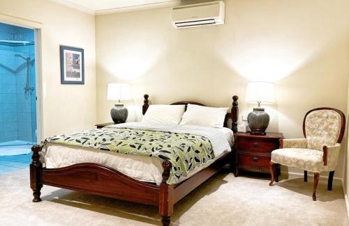 Templestowe Maison | Granny Unit Self Contained Double Storage WIFI POOL PARKING