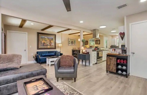 Grapevine Maison | Grapevine Historic District ! New Remodel