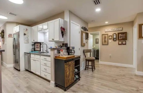 Grapevine Maison | Grapevine Historic District ! New Remodel