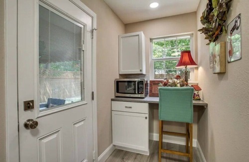 Grapevine Maison | Grapevine Historic District ! New Remodel