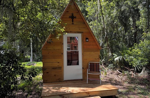 Reddick Cabine | Grass Campers whimsical 1 room Glamping Forest Hideaway Sugar Shanty near WEC