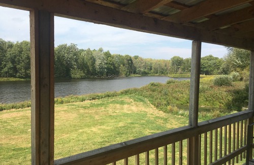 Chase Mills Cottage | Rivière Grasse Riverfront Cottage minutes à Waddington