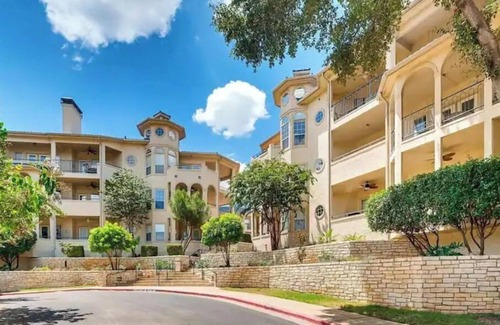 Highland Lake Estates Copropriété | Great 1 bedroom, Pool/Gym Great Lake Travis Views