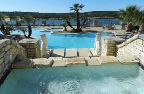 Highland Lake Estates Copropriété | Great 1 bedroom, Pool/Gym Great Lake Travis Views