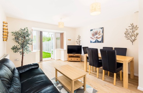 Tipton Maison | Great 4 bed house in Black Country