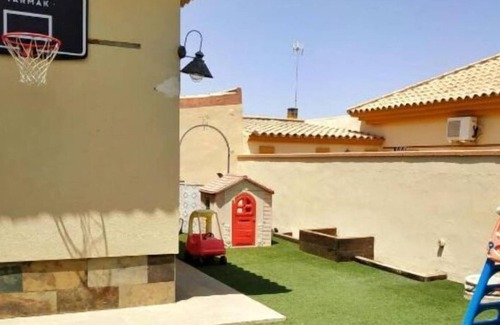 Montequinto Maison | Great 400m2 house with terrace and patio