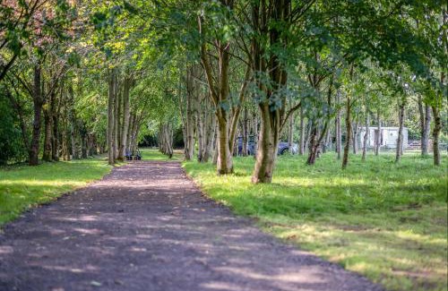 Bradford-on-Avon Maison | Great Ashley Farm Bed and Breakfast & Shepherds Huts