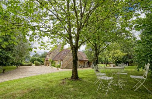 Bradford-on-Avon Maison | Great Ashley Farm Bed and Breakfast & Shepherds Huts