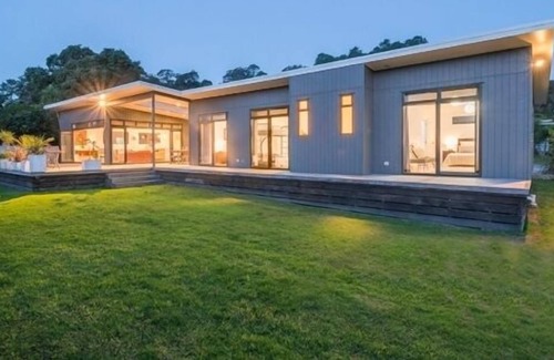 Whangapoua Maison | Great Big Sunny & Spacious Designer Bach