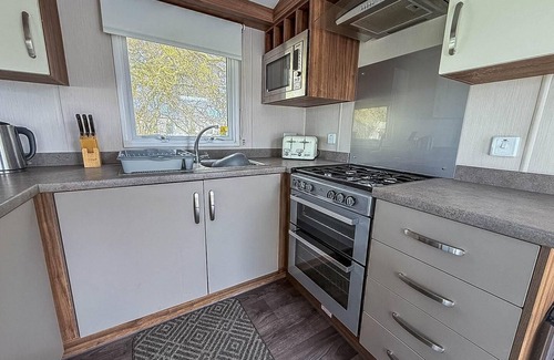 Skegness Maison | Great caravan with decking Southview Holiday Park in Skegness ref 33002V