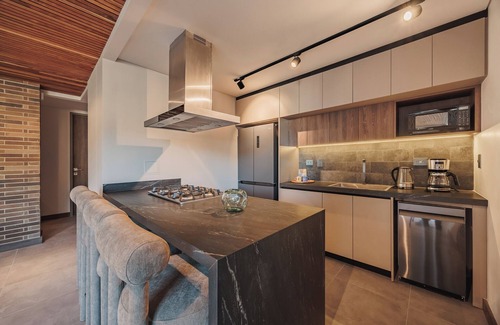 Alejandria Appartement | Great city view 1367 sqft Apt in a prime location in El Poblado with pool & gym