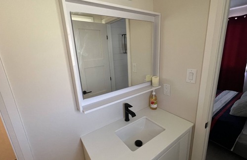 Kitchener Maison | Great cottage for Family and Friends with hot tub in Prime location
