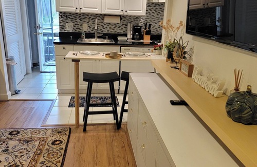 Del Ray Maison | Great Delray Alexandria SAFE! 2 blocks to metro, AC, WIFI, Close Airport, bars,