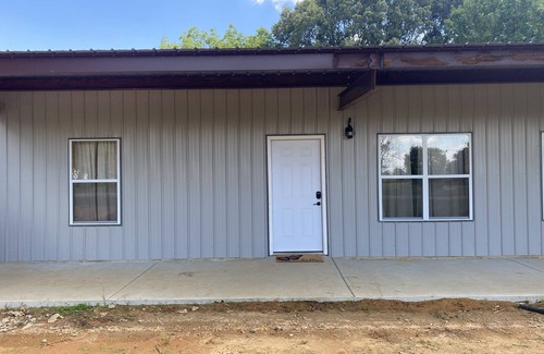 Sardis Appartement | Great fishing at Sardis Lake and U of M ballgame ready!