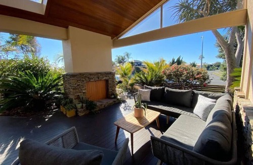 Mount Maunganui Maison | Great for large families & so much to do! Beach nearby, pool, spa, games room
