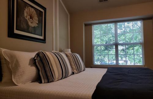 Davis Lake - Eastfield Maison | Great Getaway Charlotte