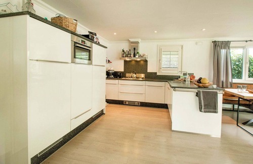 Kaatsheuvel Maison | Great holiday home with whirlpool bath