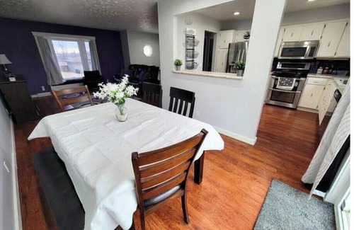 Millard Maison | Great Home in a Safe Neighborhood and only 8 min from the interstate!